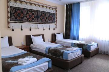Фото номера Семейный номер с душем Отель Khan Tengri Hotel г. Naryn 4