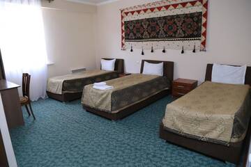 Фото номера Семейный номер с душем Отель Khan Tengri Hotel г. Naryn 3